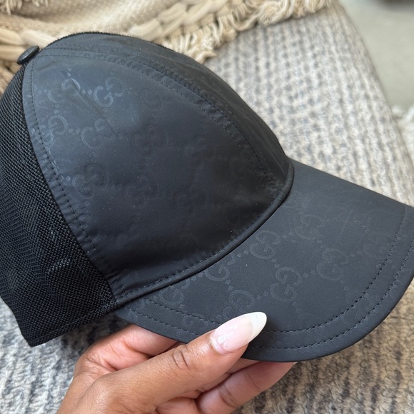 Gucci Monogram Black Cap - Picture 1 of 3